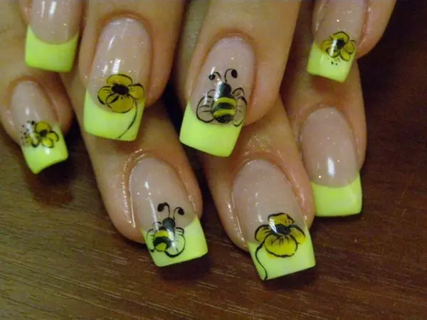 Manikúra s včelou (35 fotografií): myšlenky včelí design na nehty 6499_7