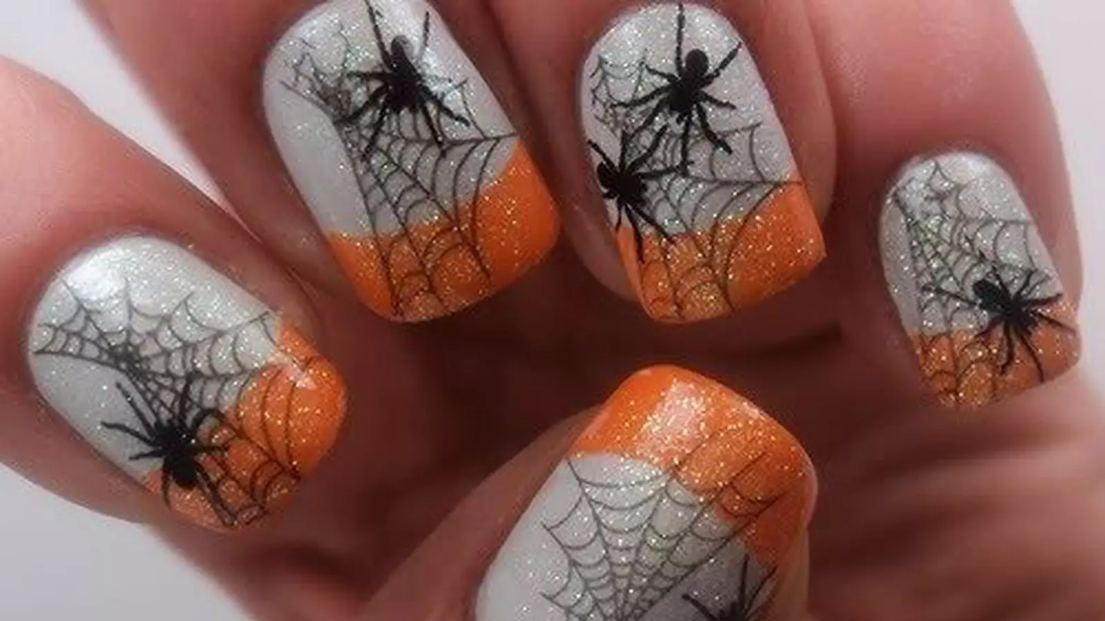 Manicure with Spider (26 foto): idee di design per unghie con il web 6505_13
