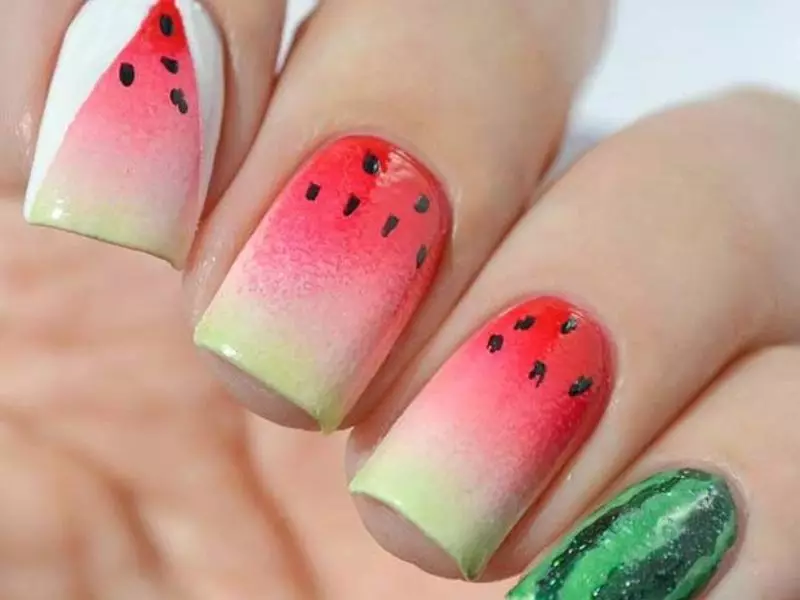 Manikure mei watermeloen (55 foto's): simmerûntwerp fan nagels mei watermeloen tekeningstap by stap 6515_18