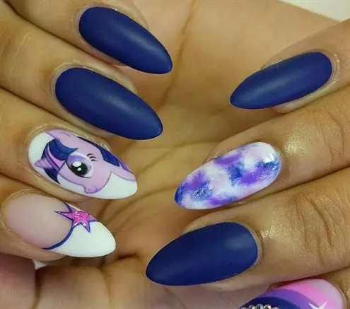 Manicure with Unicorn (32 Photos): Nail Design na may Rainbow and Unicorn in Youth Style 6516_11