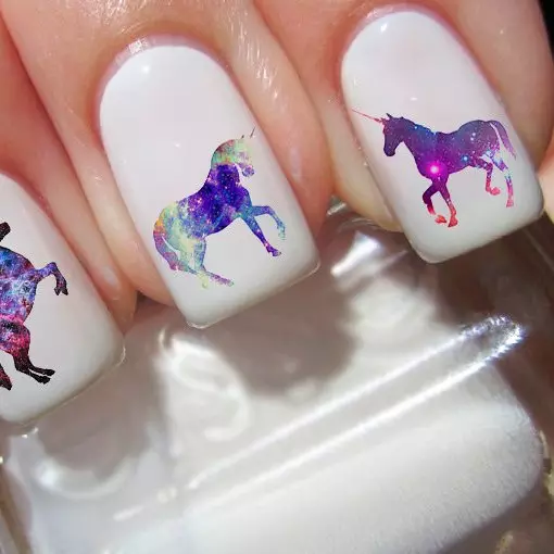 Manicure le Unicorn (linepe tse 32): Nail e entsoe ka ranollo le li-unicorn setaele sa bacha 6516_7
