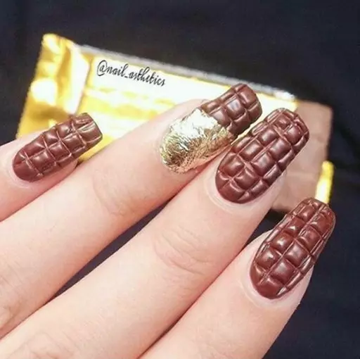 Manicure dengan Sweets (40 foto): Ide Desain Kuku dengan Keledai, Kue, Karamel dan Permen 6523_31