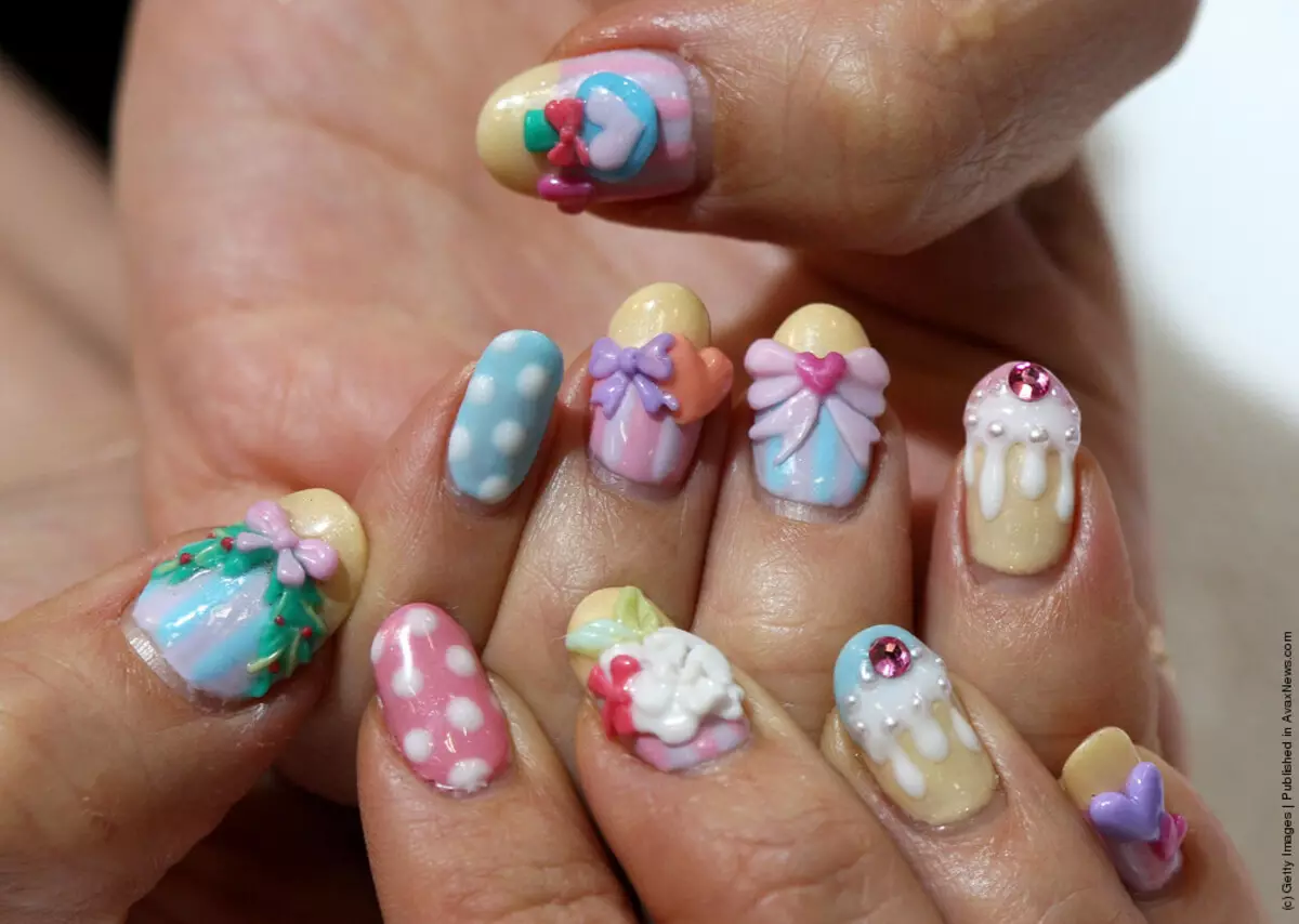 Manicure dengan Sweets (40 foto): Ide Desain Kuku dengan Keledai, Kue, Karamel dan Permen 6523_9