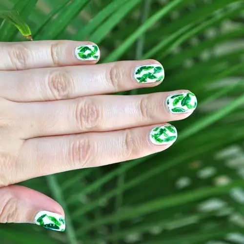Manicura con follas: deseño de uñas con imaxe de folla 6542_19