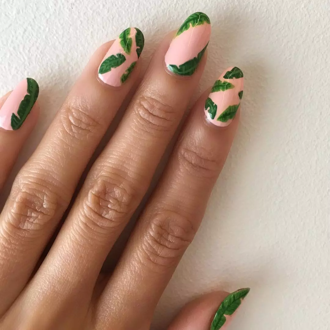 Manicure with leaves: nail design with leaf image 6542_2