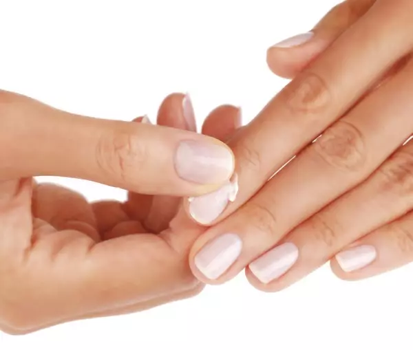 Hur växer naglar? 50 foton Hur man går för steg för att odla naglar med gel och akryl hemma? Hur tar man bort omfattande naglar? 6546_32