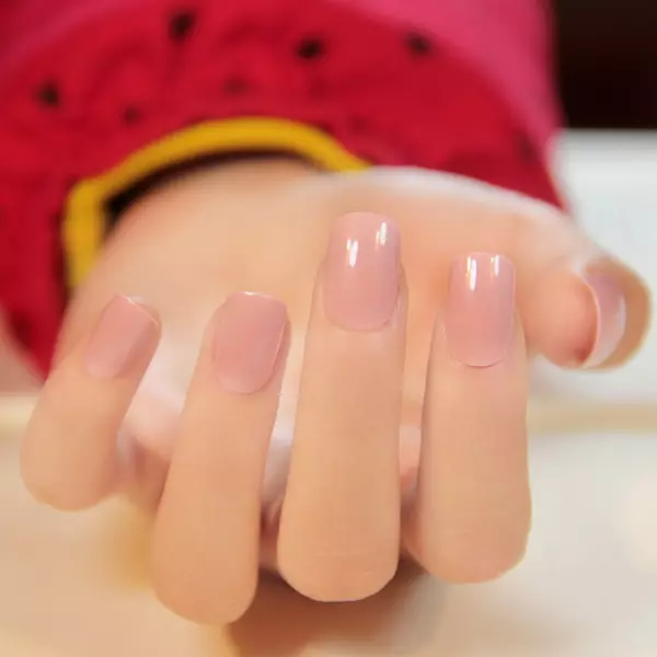 Overhead Nails (52 billeder): Sådan lim dine negle til dine fødder? Hvor meget kan selvklæbende falske negle og hvor længe holder de? 6547_10