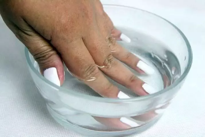 Overhead Nails (52 billeder): Sådan lim dine negle til dine fødder? Hvor meget kan selvklæbende falske negle og hvor længe holder de? 6547_36