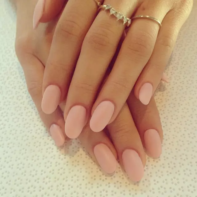 Matte uitgebreide nagels (38 foto's): manicure ontwerpideeën 6586_29