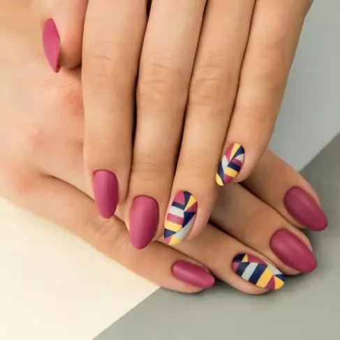 Matte ciddiyaha balaaran (38 Sawirro): fikradaha naqshadeynta manicure 6586_4