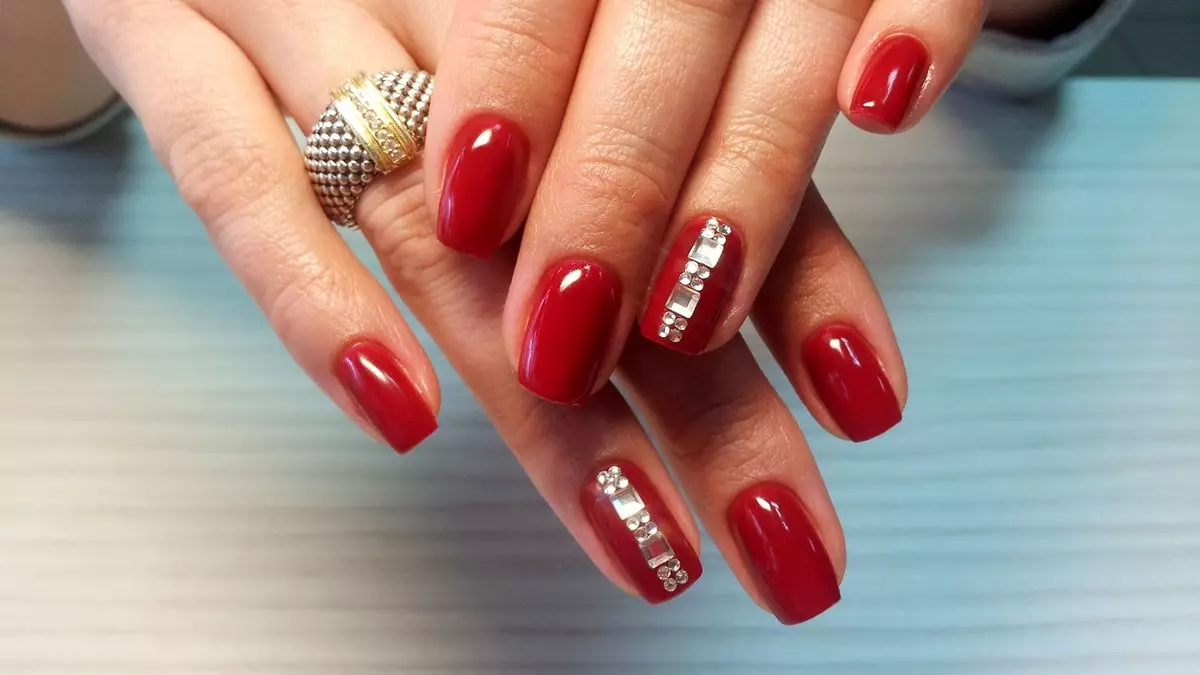 გაჟღენთილი Monophonic Nails (21 ფოტო): დიზაინი მანიკური ერთად გულისრევა ფრჩხილების, ხატვის პარამეტრები 6596_11