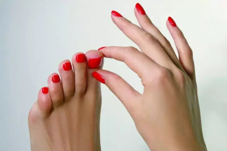 Îngrijirea unghiilor pe picioare Cum să aduceți rapid ordinea la picioare la domiciliu? Cum să vă înregistrați unghiile și curățați murdăria? 6603_3