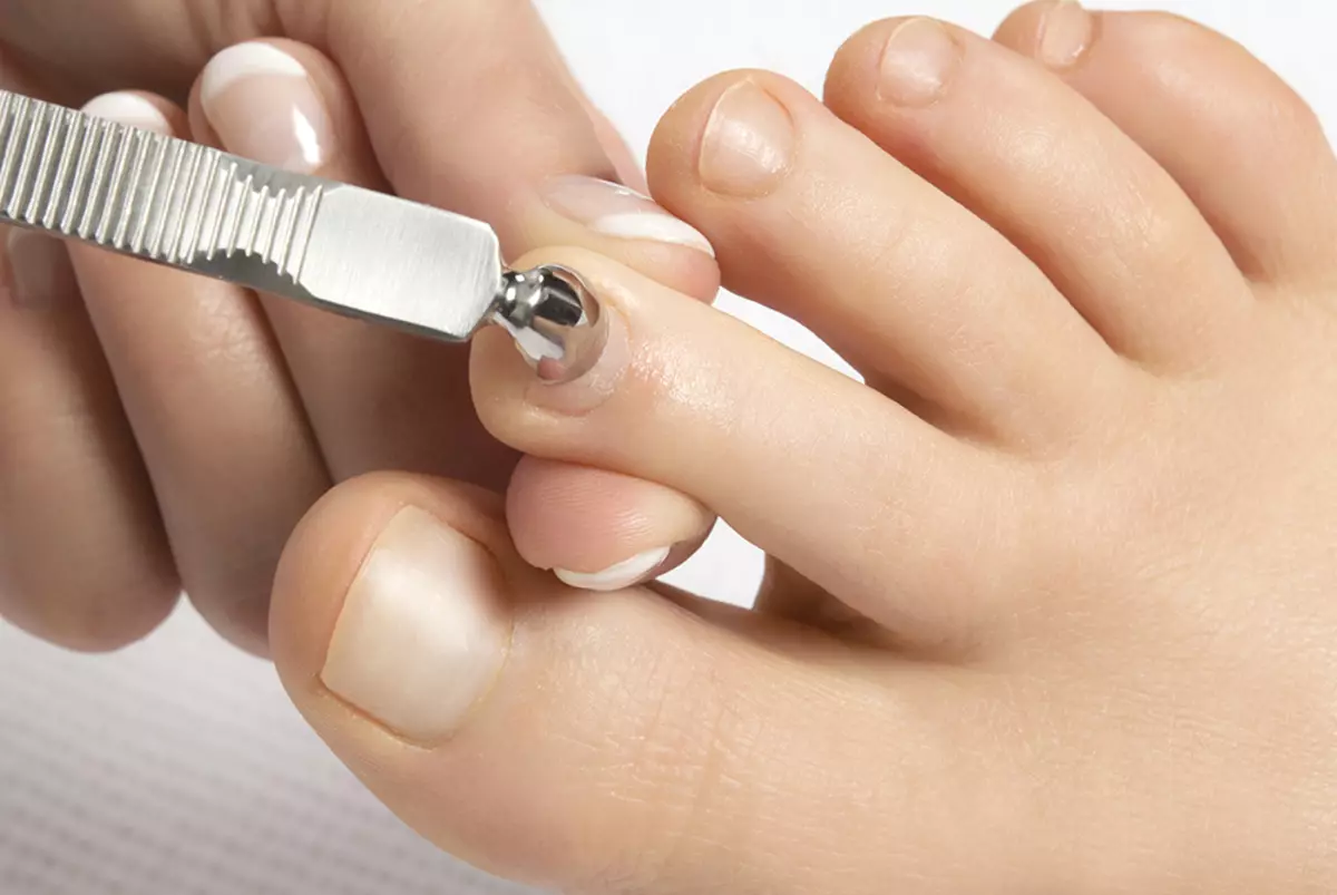 How often do a pedicure? How long does this procedure last time? How long does the pedicure coated? 6608_2