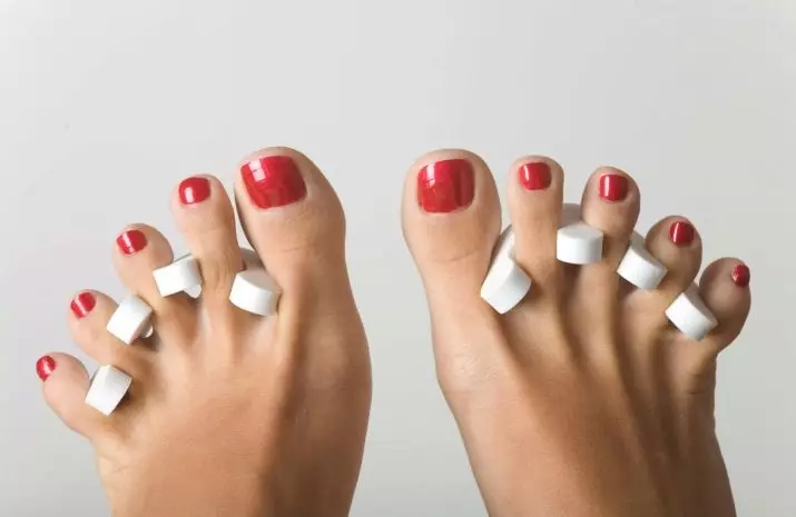 Pedicure: cos'è e cosa è nelle opzioni orientate ed estetiche? Cosa è necessario per la procedura di Gehwol? 6609_17