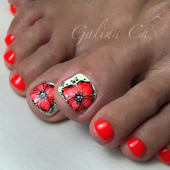 Pedicure rossa (76 foto): Design per unghie su piedini di lacca in colore rosso e nero con scintillii 6623_54