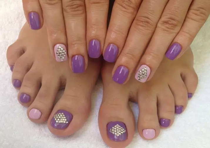 Lila Pedicure (34 foto's): Ontwerp in ligpersone met strass 6627_8