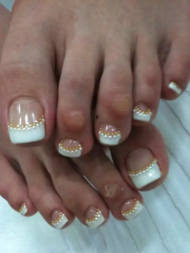 I-Pedicure French enama-Rhinestones (Izithombe ezingama-40): I-White French Nail Design Emilenzeni 6635_27