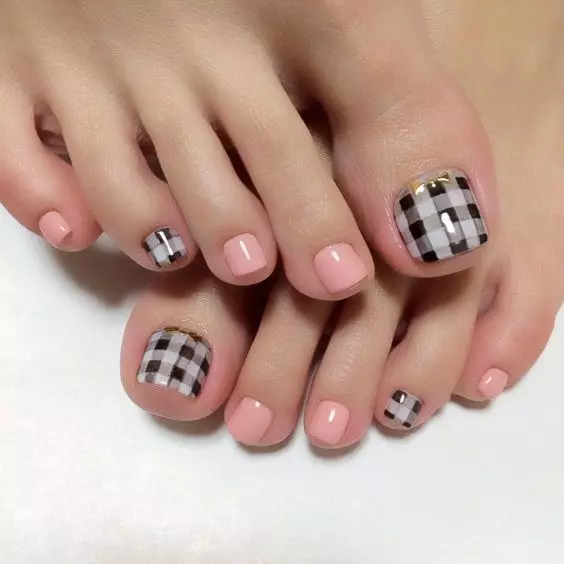 Summer Pedicure (70 photos): design for summer, beautiful options and ideas of fashionable or neutral nail decoration 6642_62