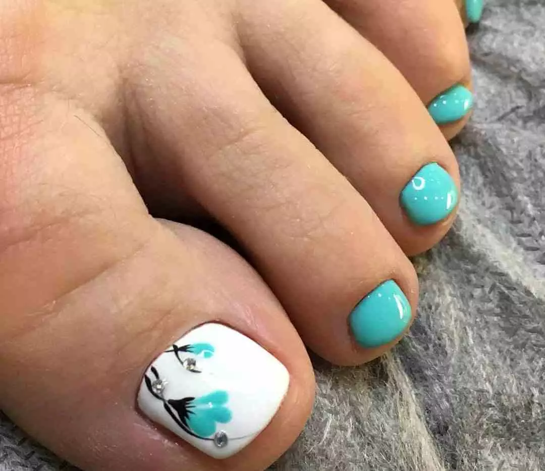 Summer Pedicure (70 photos): design for summer, beautiful options and ideas of fashionable or neutral nail decoration 6642_66