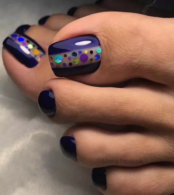 Pedicure with décor (50 photos): nail design with stones and foil, sequins and glitter, decoration by bubrels and stripes 6657_44