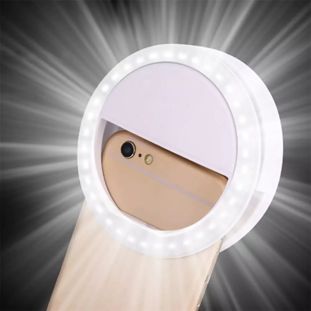 Unaza llambat në telefon (15 foto): Si të zgjidhni një llambë të vogël për Selfie? Karakteristikat e mini-ndriçues për smartphone, përmasat e fitnesit për të shtënat 6692_9