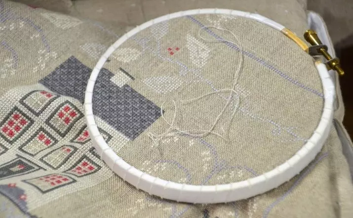 Machira embroidery (37 photos): Chii chinogona kushandiswa kune embroidery uye chii? Plastiki canvava uye mvura-inochema, mamwe marudzi uye saizi yavo 6702_30