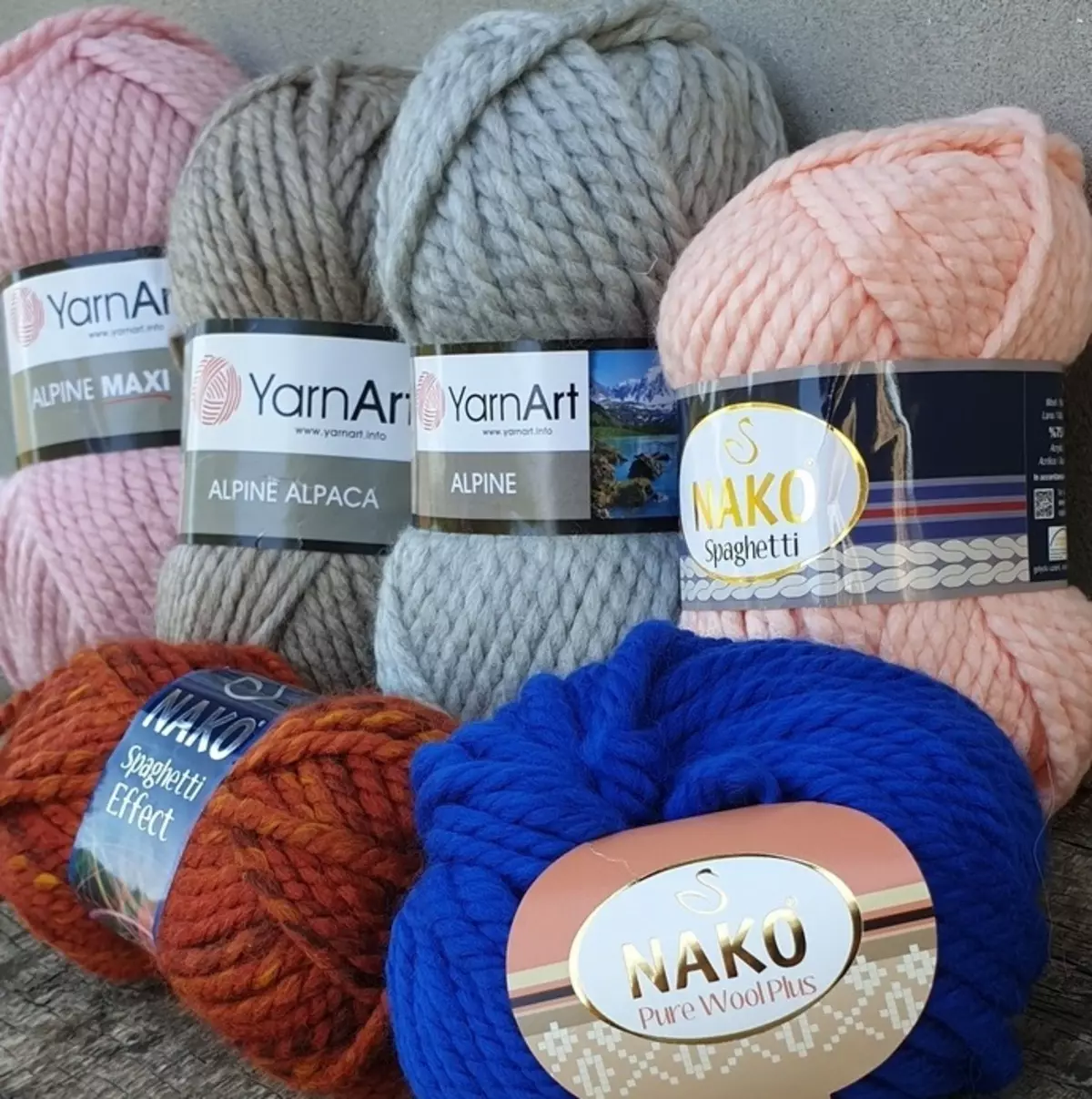 Oké yarn: maka ntuziaka ijikọ ọgịga na crochet. Kedu ihe a ga - ejikọ ya maka ụmụ nwanyị? Ngwaahịa sitere na yarn, eri dị nro na nhọrọ ndị ọzọ 6719_18