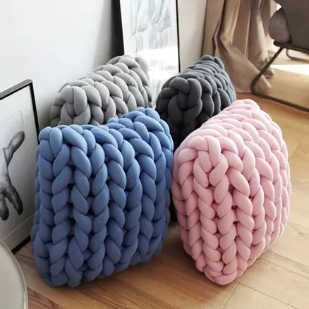 Oké yarn: maka ntuziaka ijikọ ọgịga na crochet. Kedu ihe a ga - ejikọ ya maka ụmụ nwanyị? Ngwaahịa sitere na yarn, eri dị nro na nhọrọ ndị ọzọ 6719_27