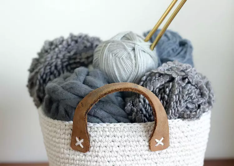 Fio espesso: para agulhas de tricô manual e crochet. O que pode ser associado a ela para as mulheres? Produtos do maior fio, fios macios e outras opções 6719_3