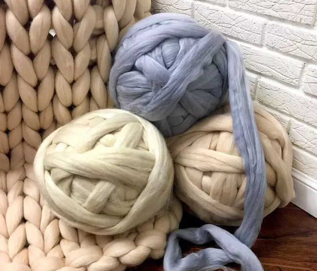 Fio espesso: para agulhas de tricô manual e crochet. O que pode ser associado a ela para as mulheres? Produtos do maior fio, fios macios e outras opções 6719_9