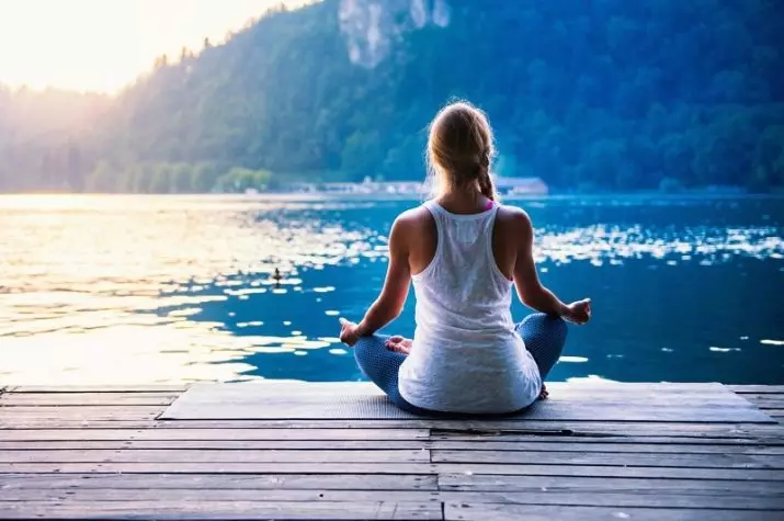 Meditaatio rauhalliselle ja itseluottamukselle: aamu- ja iltametallit, joilla parannetaan itsetuntoa naisten, jotka vaikuttavat alitajuntaan 6755_11