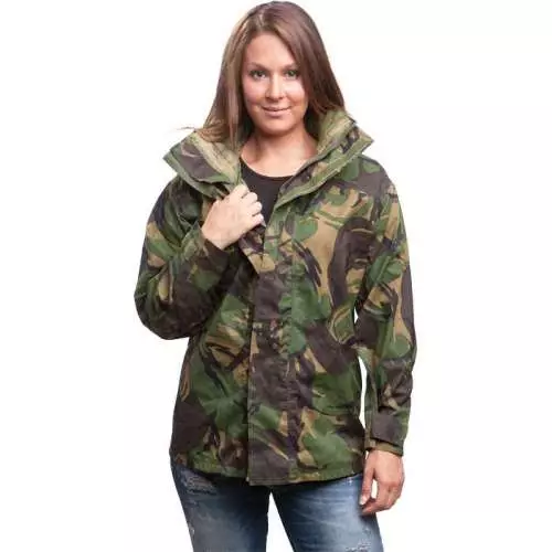Camuflage Park (55 fotoj): Women's Camuflage Park Jacket, Militari-stilo, printempo 675_37