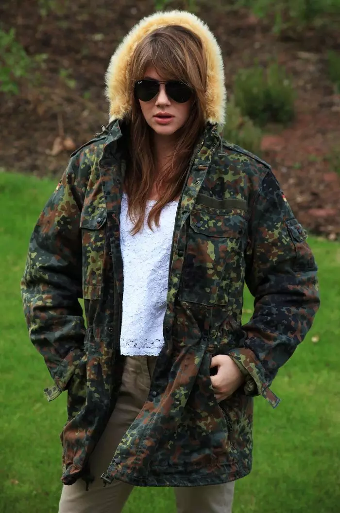 Camuflage Park (55 fotoj): Women's Camuflage Park Jacket, Militari-stilo, printempo 675_50