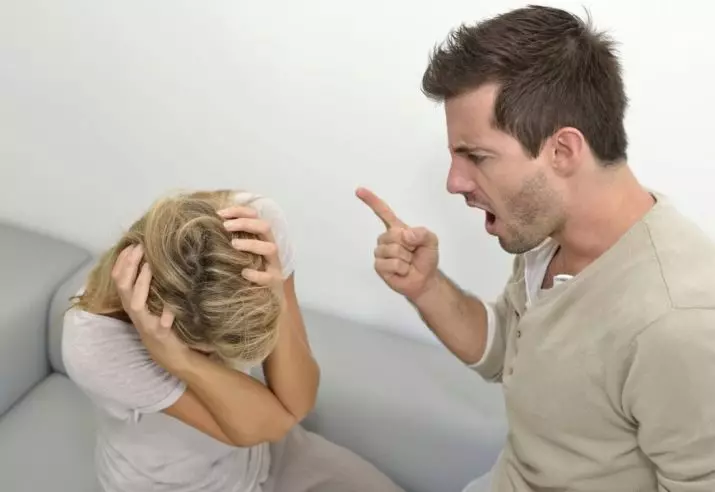 Ehemann beleidigt: Was zu tun ist, wenn er seine Frau ständig beleidigt und erniedrigt, kümmert sich um und kritisiert sie auf Kleinigkeiten? Tipps für den Psychologen. 6765_3