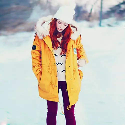 Taman musim dingin wanita kanthi wulu alam (120 foto): jaket wanita ing wulu alami, kanthi wulu berwarna. Nganggo wulu ing njero 678_30