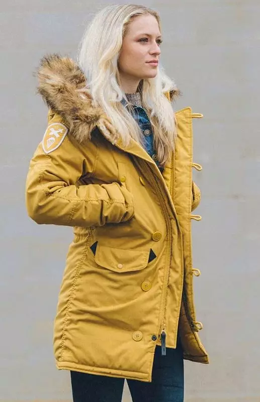 Parco invernale delle donne con pelliccia naturale (120 foto): una giacca femminile-parco su pelliccia naturale, con pelliccia colorata. Con pelliccia all'interno 678_54