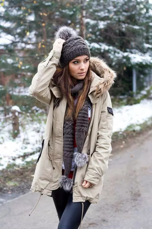 Công viên mùa đông của phụ nữ với lông tự nhiên (120 ảnh): một chiếc áo khoác nữ-công viên trên lông tự nhiên, với lông màu. Với lông bên trong 678_56