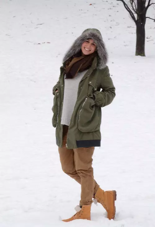 Taman musim dingin wanita kanthi wulu alam (120 foto): jaket wanita ing wulu alami, kanthi wulu berwarna. Nganggo wulu ing njero 678_80