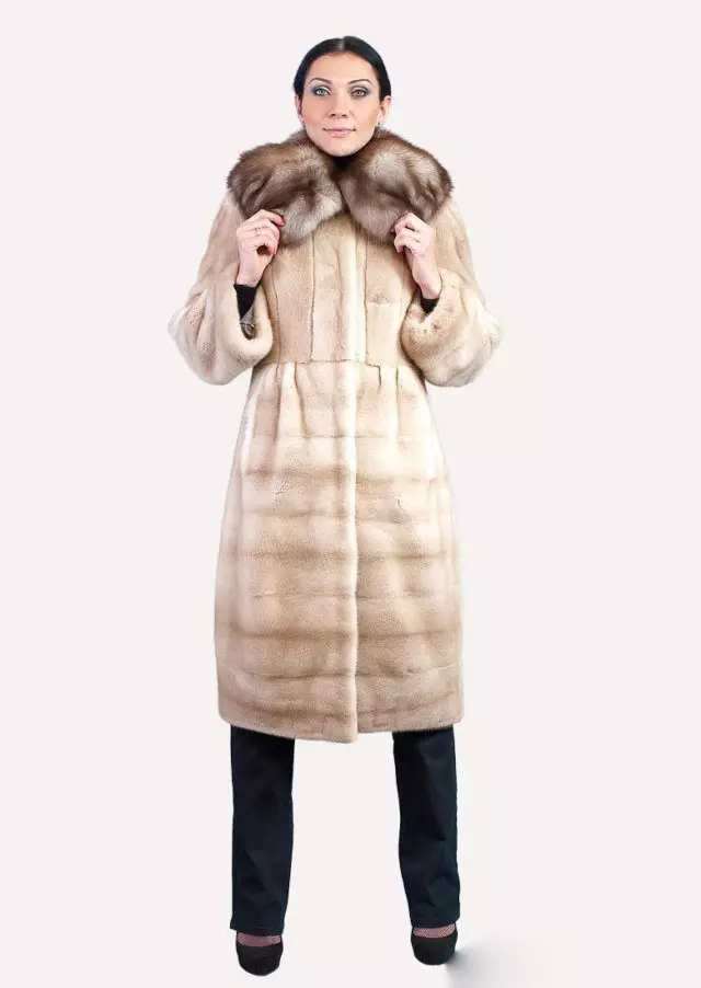 Sød pelsfrakke (87 billeder): Hvor meget er en pelsfrakke med pelsfrakke, med en hætte, fra en skovgardin, med en krave fra en Cunny 683_44