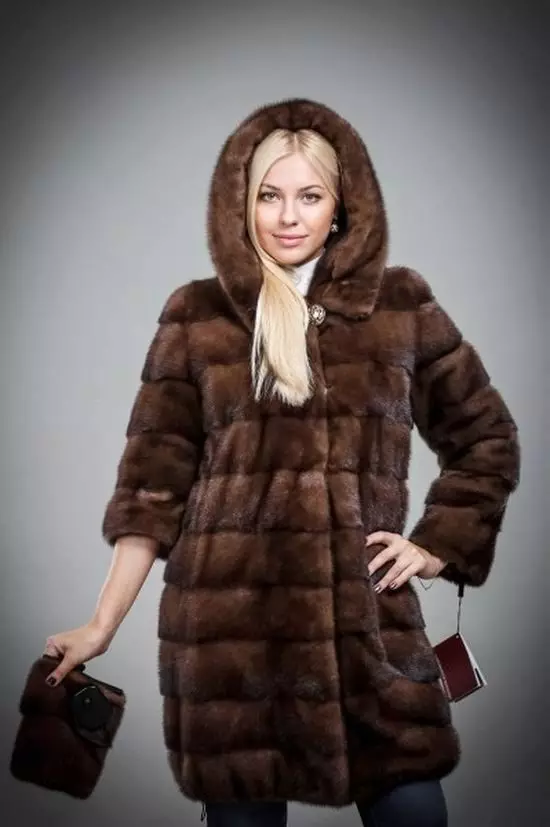 Cross coat (70 photos): hooded, graphite colors, mahogany, what fur coat is better transverse or longitudinal, what is fur coat 686_3