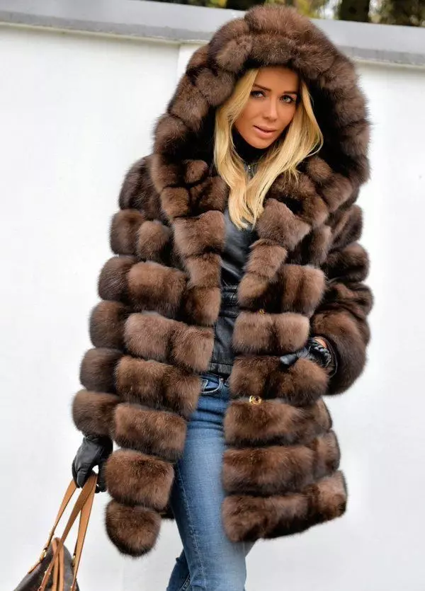Cross coat (70 photos): hooded, graphite colors, mahogany, what fur coat is better transverse or longitudinal, what is fur coat 686_4