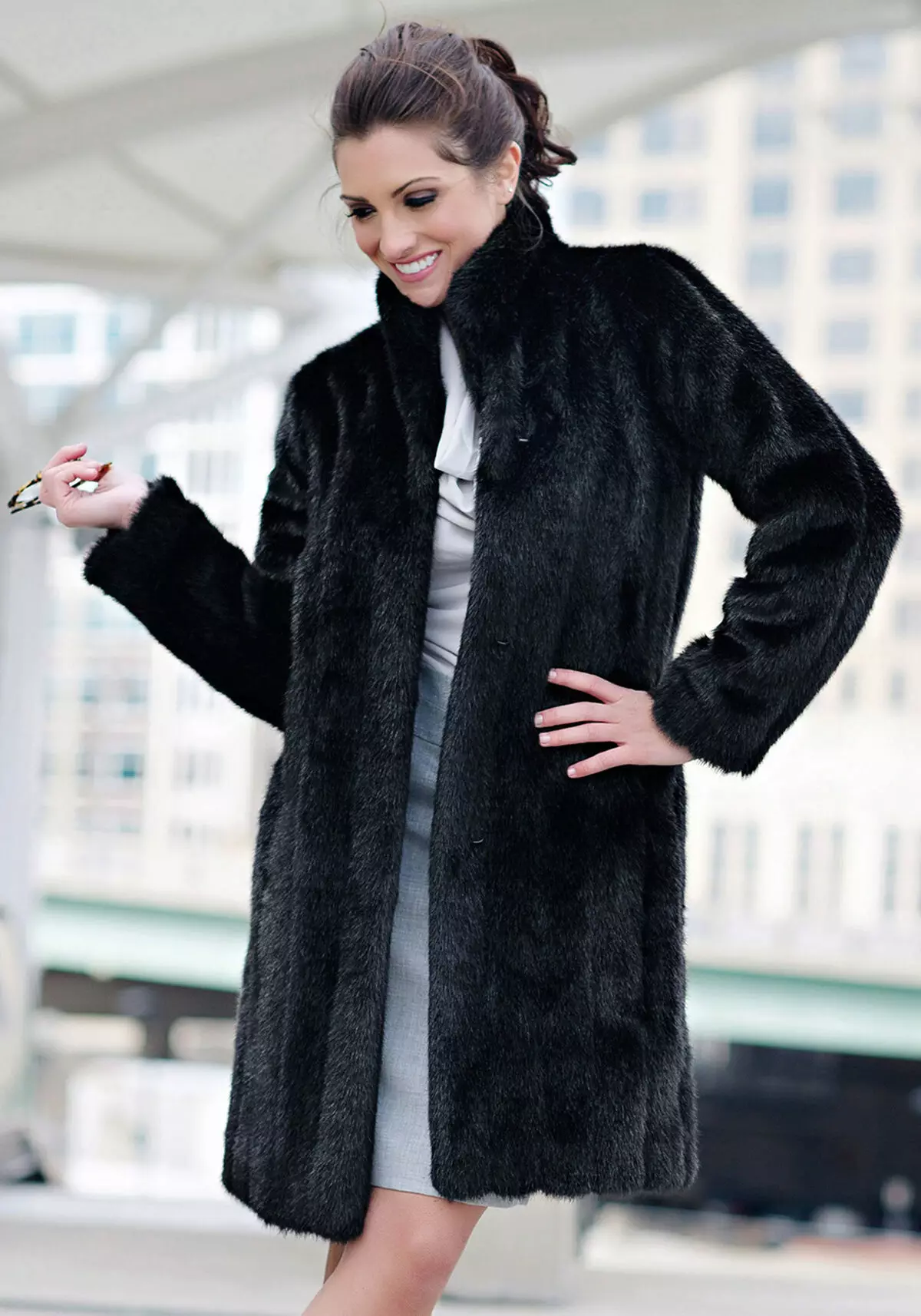 Cygaic кожено палто (51 снимки): модели на кожени палта от Cygayka, от който се прави звяр, колко щандове, шуба 689_13