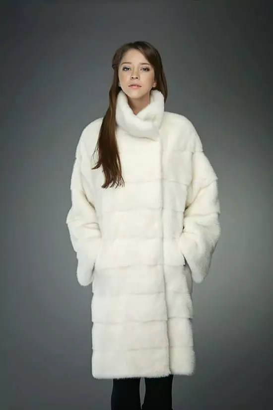 Coat Cygaic Fur (51 fotos): Modelos de abrigo de pel de Cygayka, a partir do cal a besta está feita, canto significa, un abrigo de pel 689_15