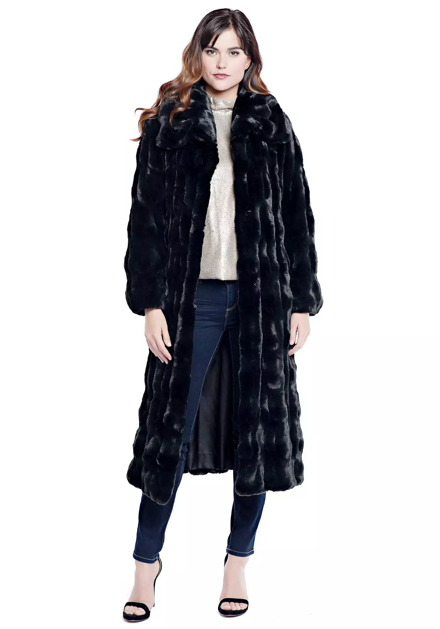 Coat Cygaic Fur (51 fotos): Modelos de abrigo de pel de Cygayka, a partir do cal a besta está feita, canto significa, un abrigo de pel 689_22