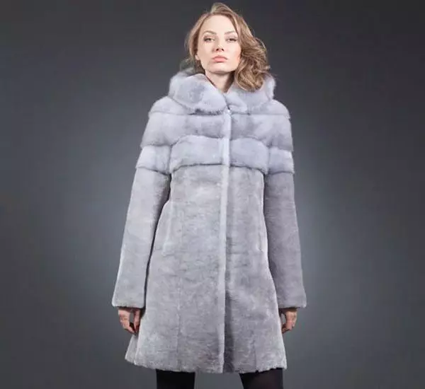 Cygaic крзно палто (51 фотографии): Модели на крзнени палта од Cygayka, од кој е направен ѕвер, колку штандови, крзно капут 689_29