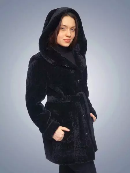 Coat Cygaic Fur (51 fotos): Modelos de abrigo de pel de Cygayka, a partir do cal a besta está feita, canto significa, un abrigo de pel 689_30