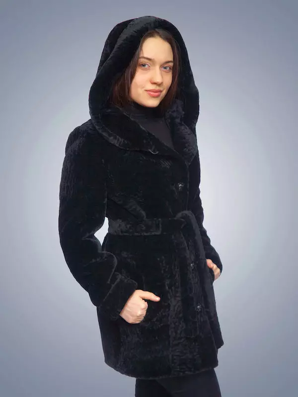 Cygaic кожено палто (51 снимки): модели на кожени палта от Cygayka, от който се прави звяр, колко щандове, шуба 689_31