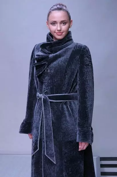 Cygaic Fur Coat (51 Foto): Model mantel bulu dari Cygayka, dari mana Binatang selesai, berapa banyak berdiri, mantel bulu 689_41