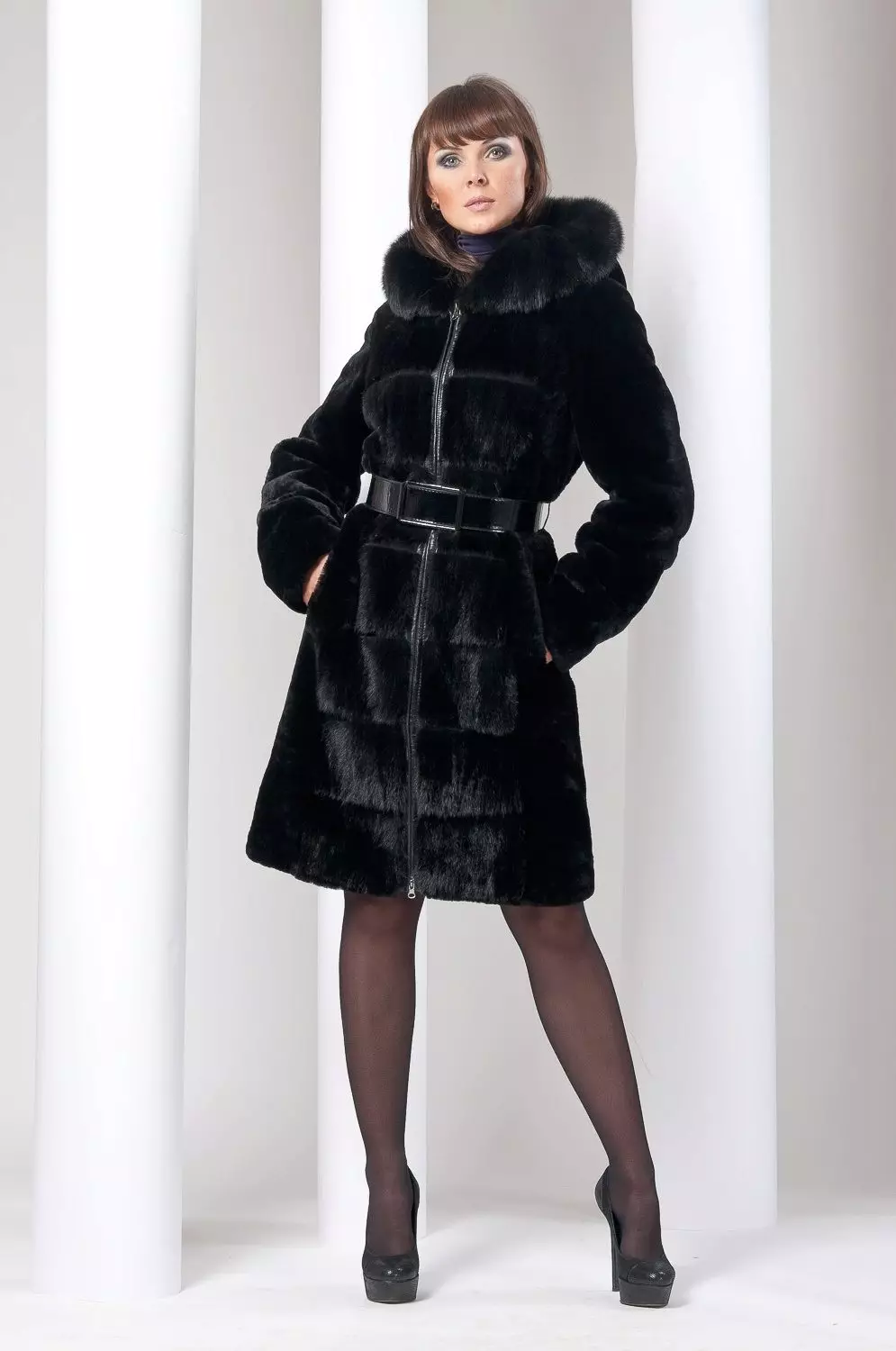 Cygaic кожено палто (51 снимки): модели на кожени палта от Cygayka, от който се прави звяр, колко щандове, шуба 689_43