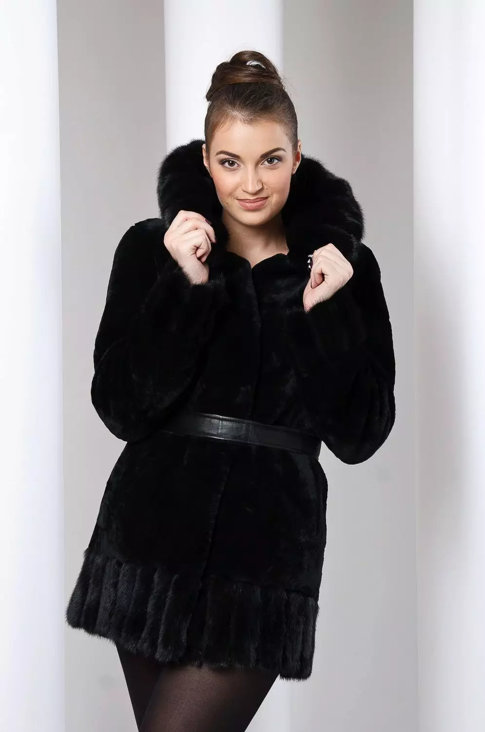 Coat Cygaic Fur (51 fotos): Modelos de abrigo de pel de Cygayka, a partir do cal a besta está feita, canto significa, un abrigo de pel 689_44